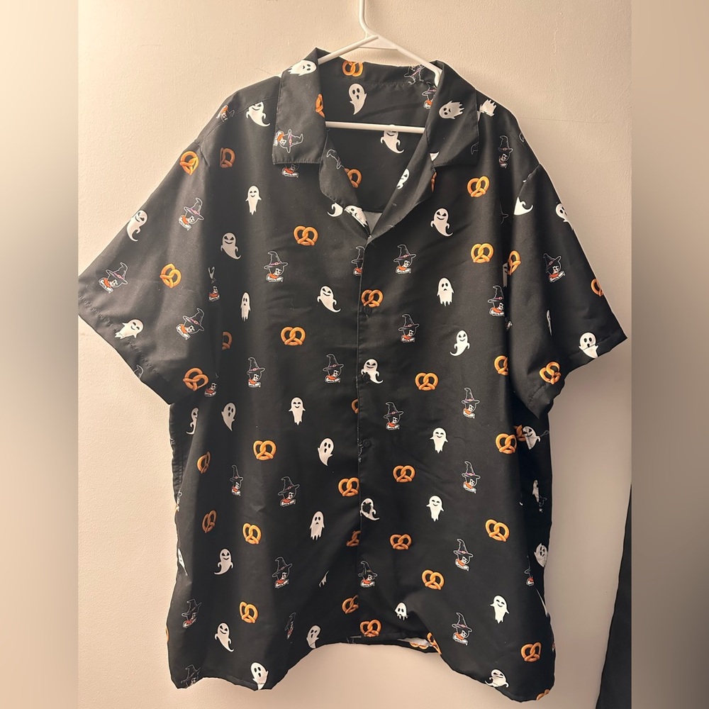 UTZ Halloween Pretzel Ghost Men’s Button-down size 3XL
